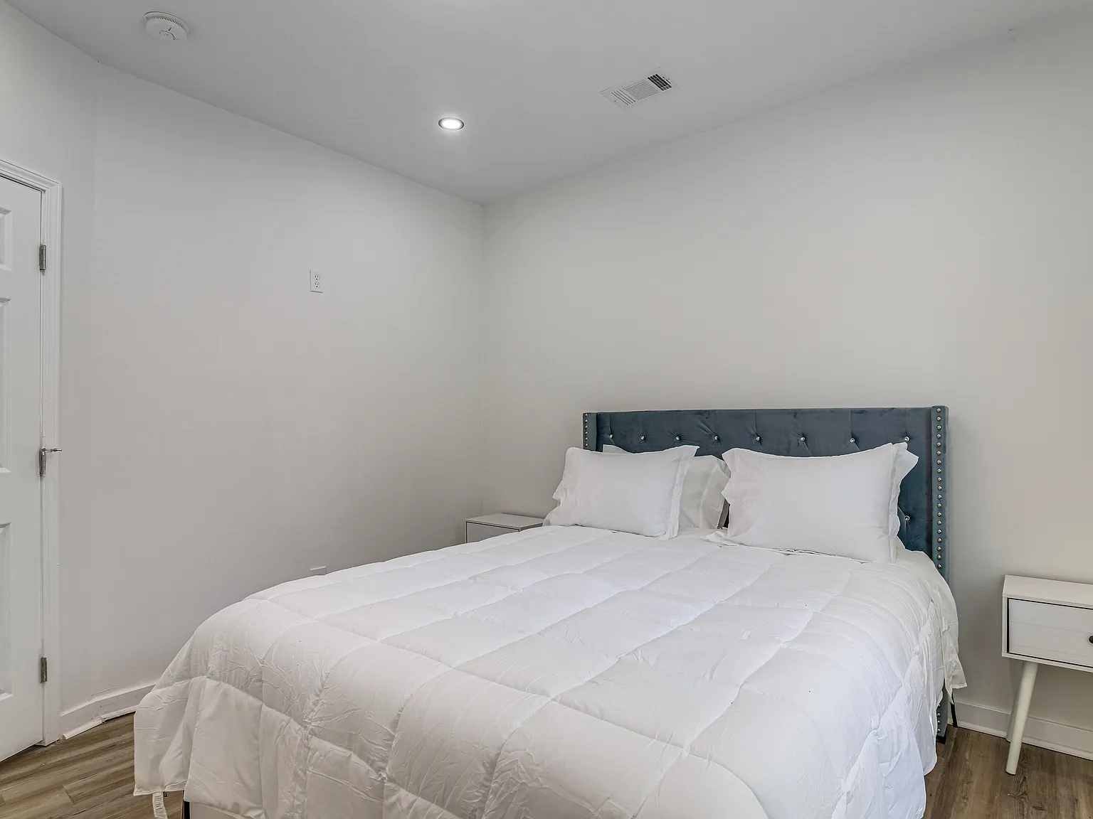 4 bed, 2.5 bath, 1800 sqft, $4,000 — Photo 4