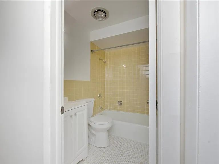 126 W Washington St #324 — Photo 10
