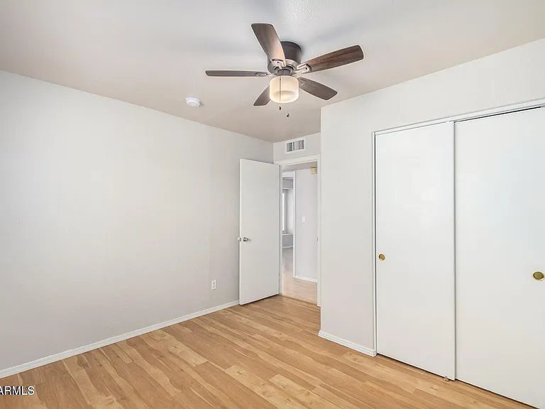 1924 E Sharon Dr — Photo 27