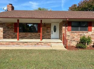 11121 Mockingbird Ln, Claremore, OK 74017