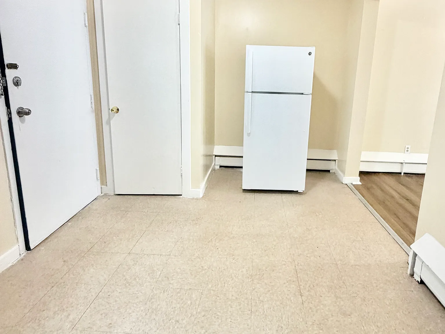 2 bed, 1.5 bath, 700 sqft, $1,700 — Photo 2