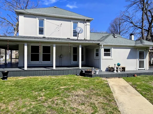 110 Duell St, Milmine, IL 61855