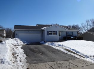 411 Shagbark Ct, Algonquin, IL 60102