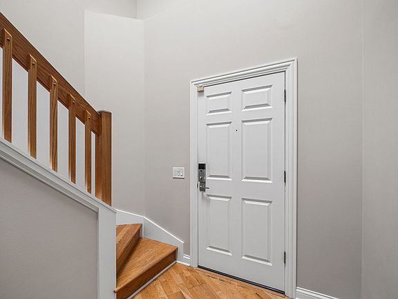 4th image of 3250 N Lincoln Ave APT C