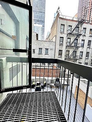 5th image of 213 E 37th St #3MM