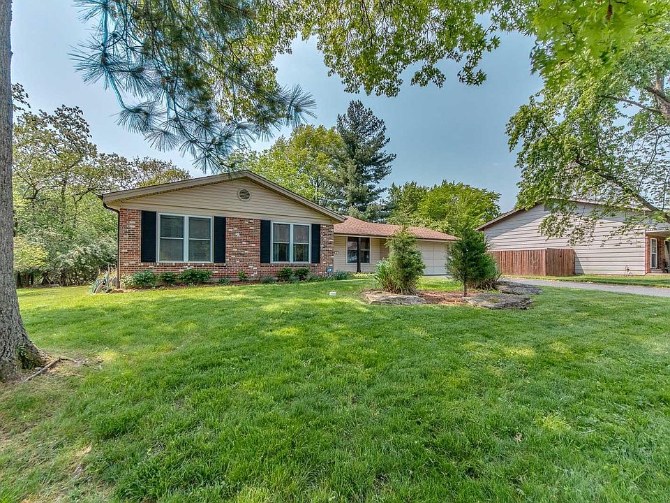 2 Great Knight Ct, Manchester, MO 63011 | Zillow