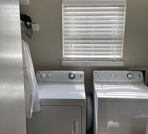 Laundry, 1/2 bath attached