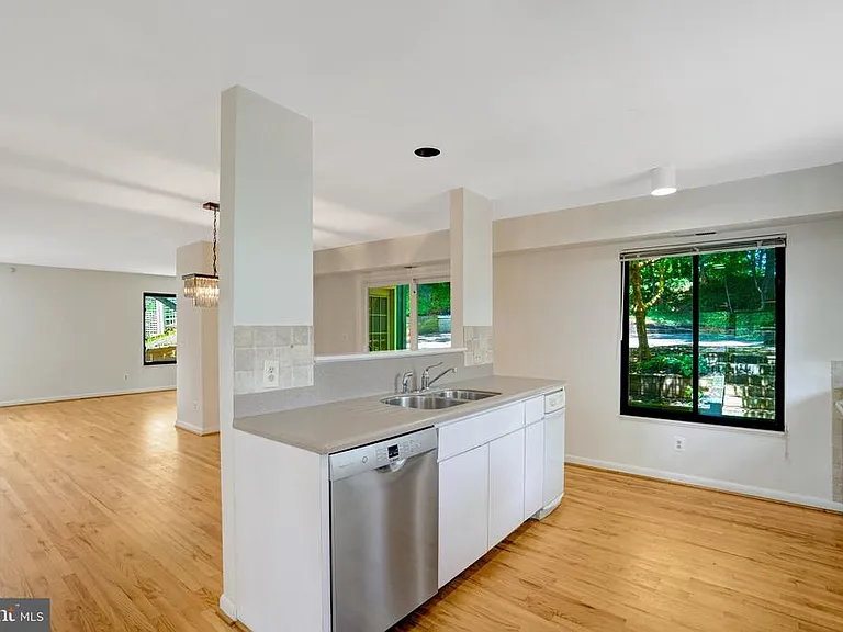 203 W Glendale Ave — Photo 16