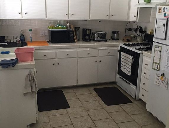 4th image of 4517 Hazeltine Ave