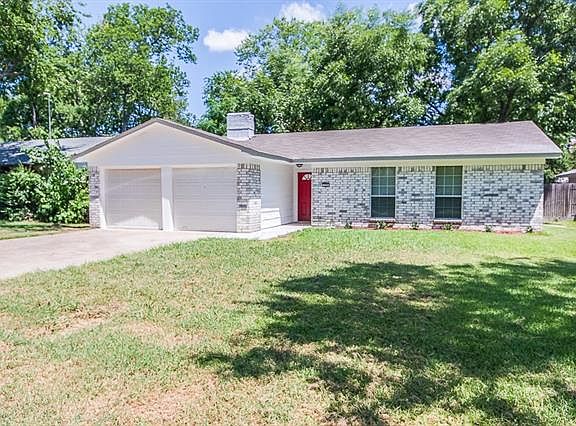 2nd image of 359 W Lakeview Cir