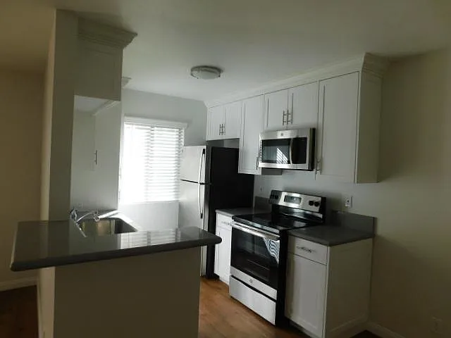 4267 Winona Ave #2 — Photo 5