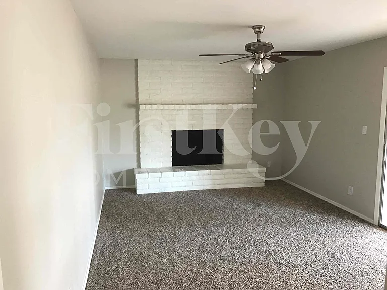 4809 W Laurel Ln — Photo 5