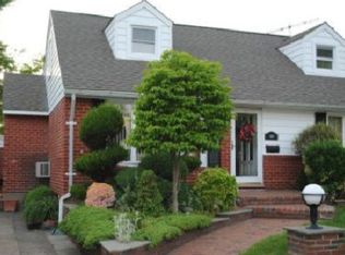 1146 Lorraine Dr, Franklin Square, NY 11010