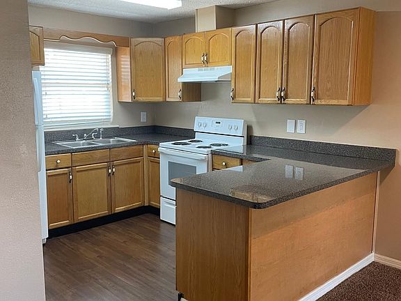 5th image of 655 Avenue B SW APT D
