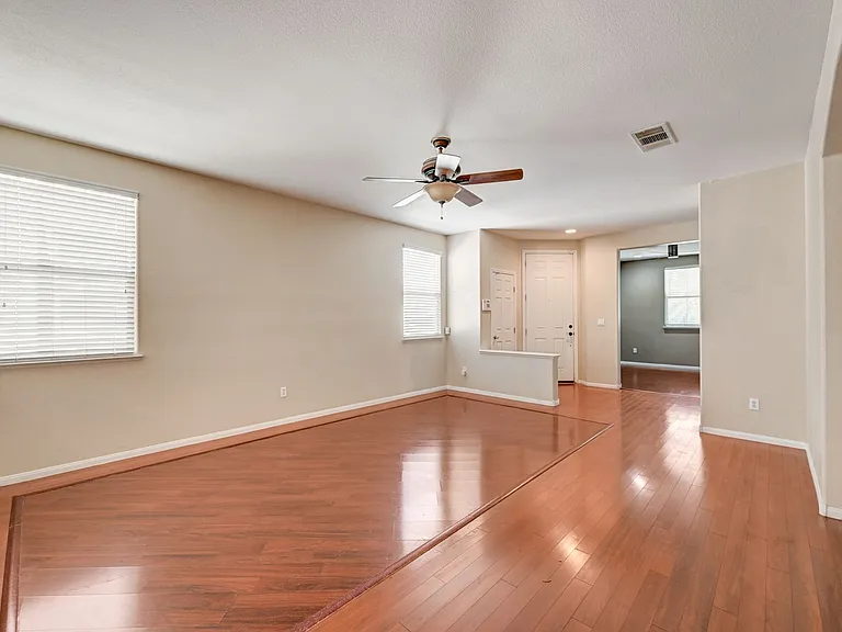 4421 Desert Home Ave — Photo 11
