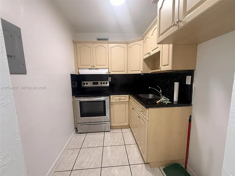 1860 SW 22nd St #11 — Photo 6