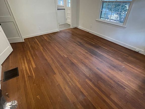 4th image of 1017 W End Blvd #11449651