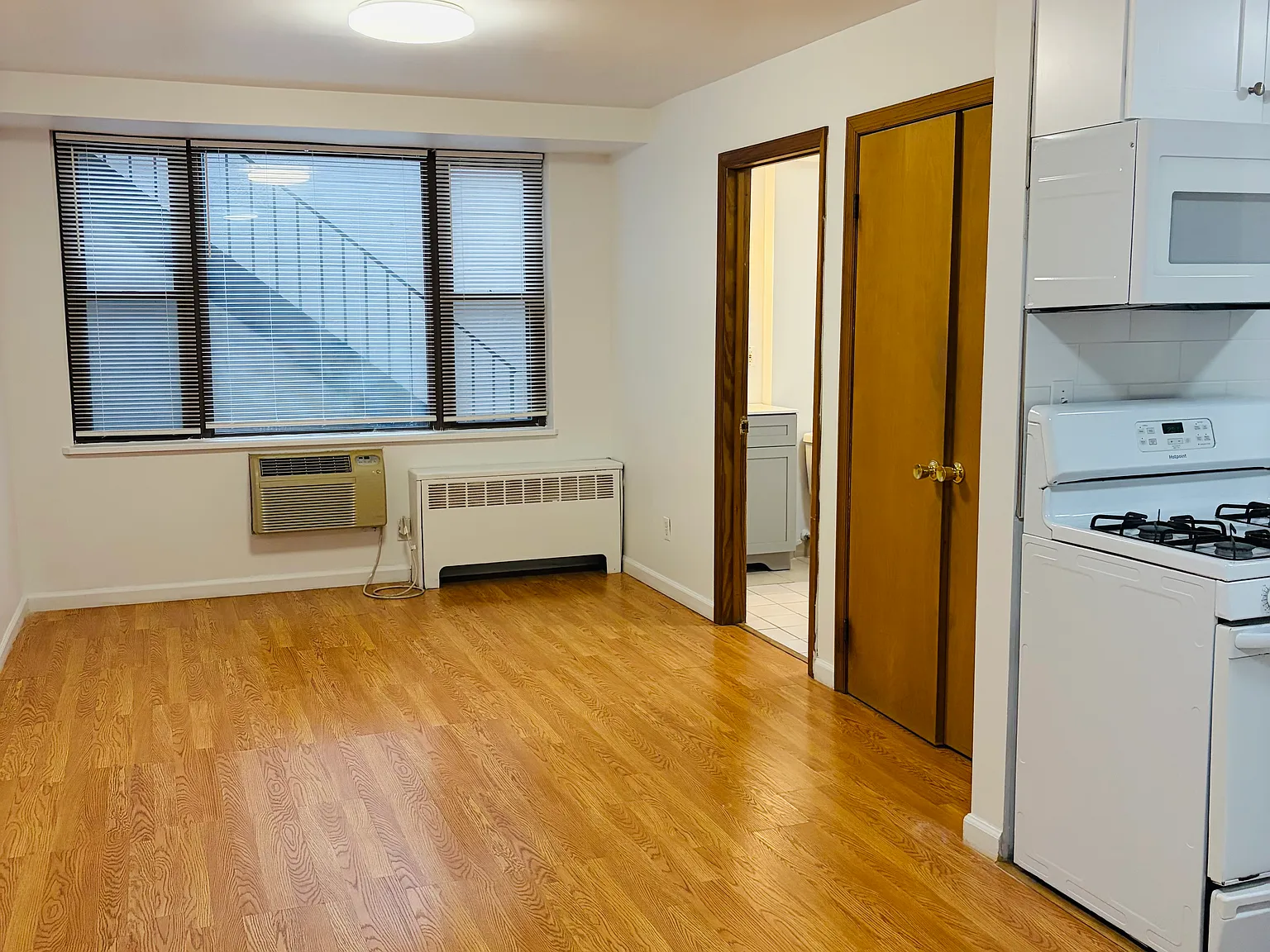 Studio, $2,350 — Photo 2