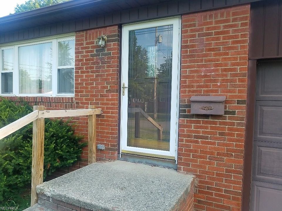 2nd image of 912 Hollywood Dr