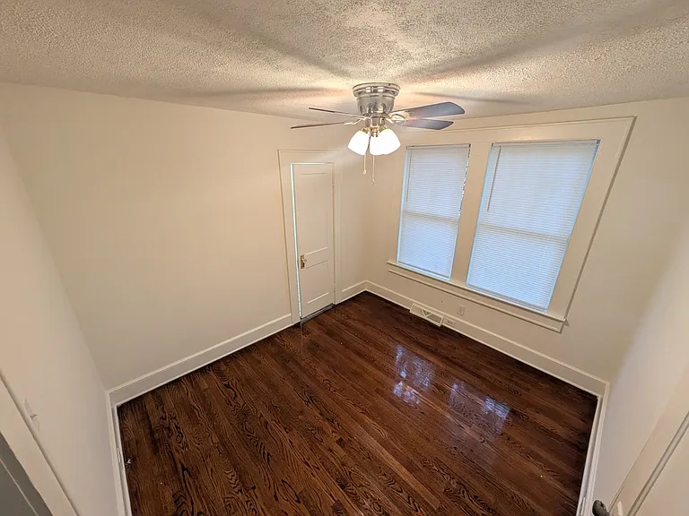 1215 Clarendon St — Photo 15