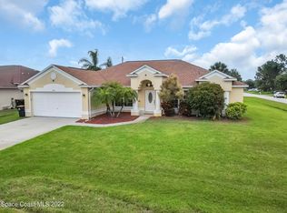 401 Capeador St NW, Palm Bay, FL 32907