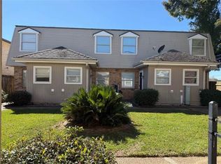 208 8th St, Chalmette, LA 70043