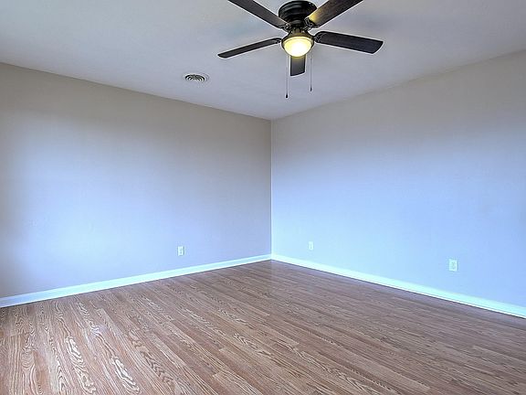 3rd image of 1065 Jessie Ln