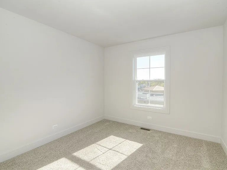 214 N Walnut St — Photo 47