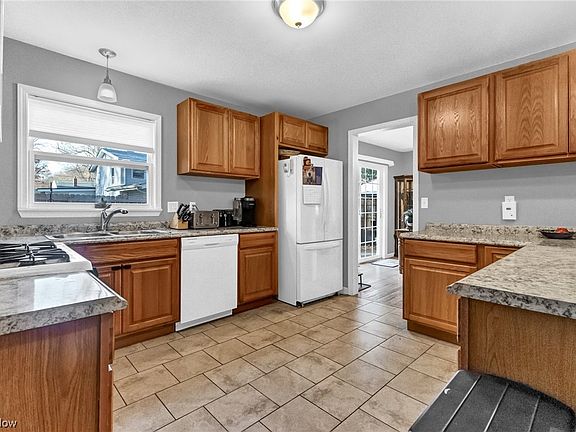 5th image of 1816 Bathgate Ave