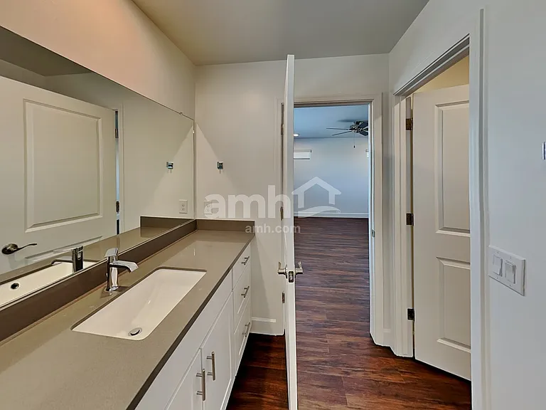 2980 N Vigo Ave — Photo 12