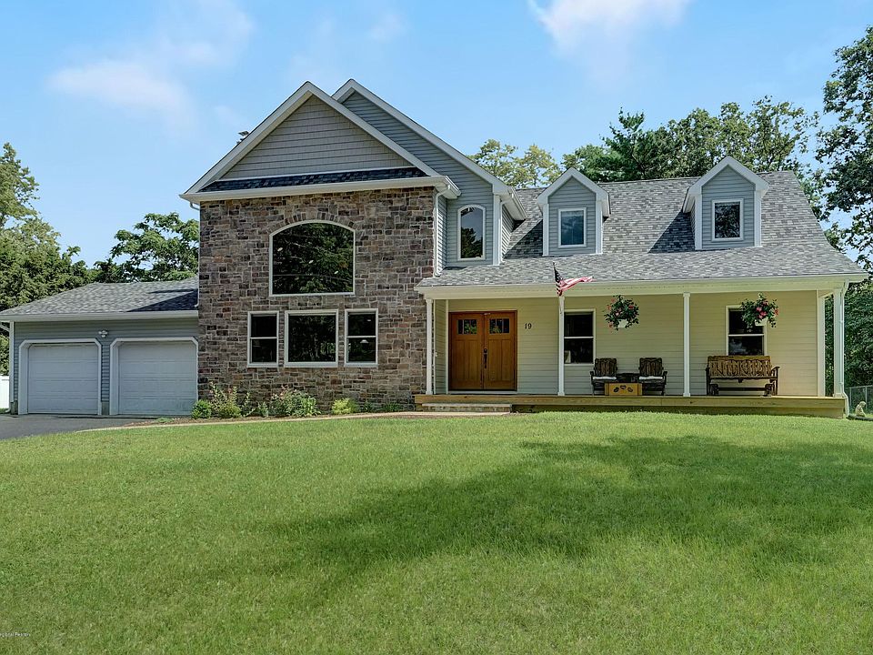 1st image of 19 Williamsburg Dr