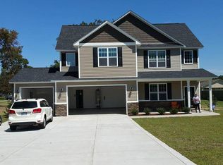 7001 Pack House Dr, Hope Mills, NC 28348