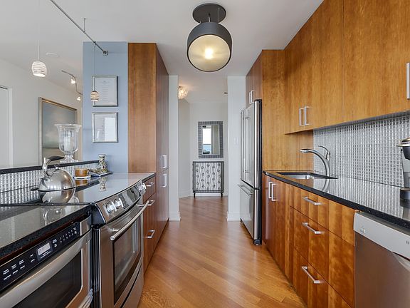 4th image of 2626 N Lakeview Ave APT 2303