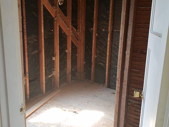 3rd image of 319 Bellaire Ave