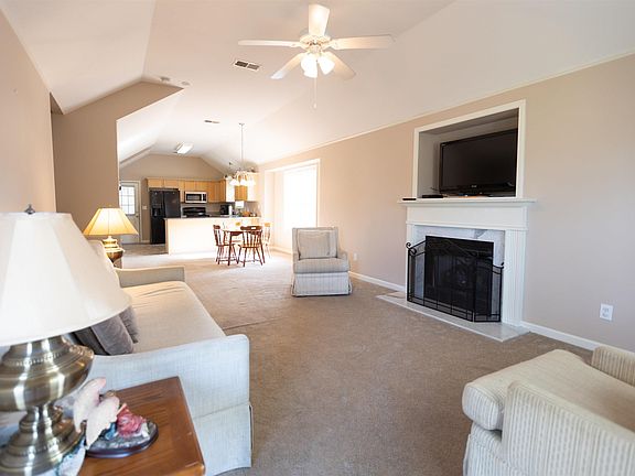 3rd image of 257 Village Dr