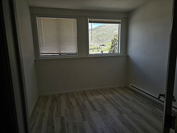 upstairs bedroom west