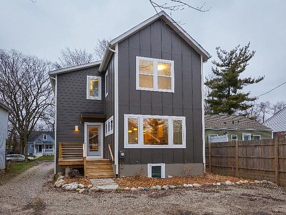 2nd image of 1602 South Blvd