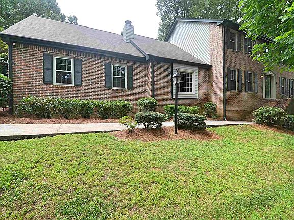 2nd image of 2641 Country Club Dr SE