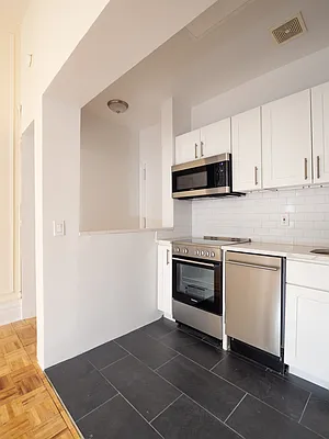 Rented by City Connections Realty | media 8