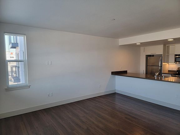 3rd image of 606 Burwell St APT 215