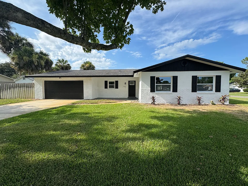 1211 Thomasina Dr