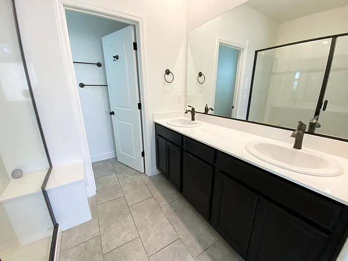 1419 Cheetah St — Photo 3