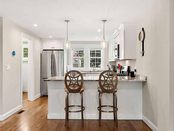 4th image of 34 Beckford St #D