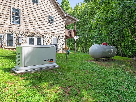 27th image of 1313 Grinders Mill Rd
