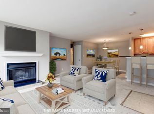 3176 Summit Square Dr #4-B12, Oakton, VA