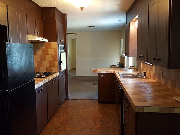 3rd image of 933 N 12th St