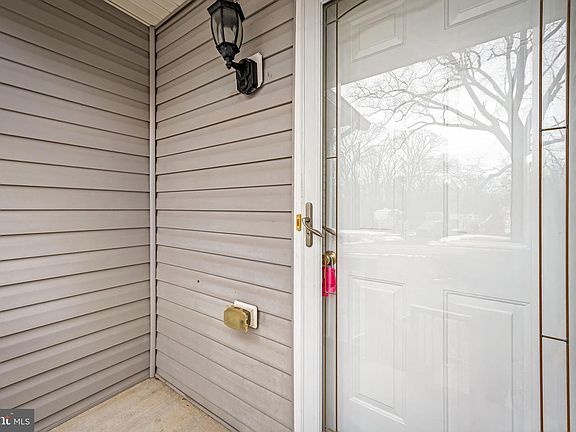 3rd image of 1564 Colony Rd