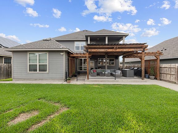 4th image of 3221 Samson Dr