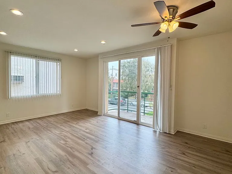 10883 Rose Ave #101 — Photo 5