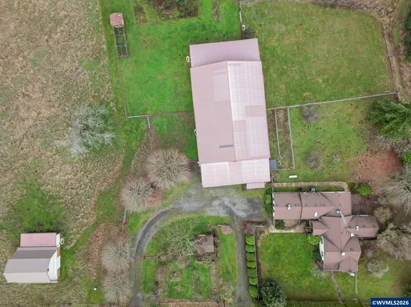 1060 Silver Falls Dr NE, Silverton, OR 97381